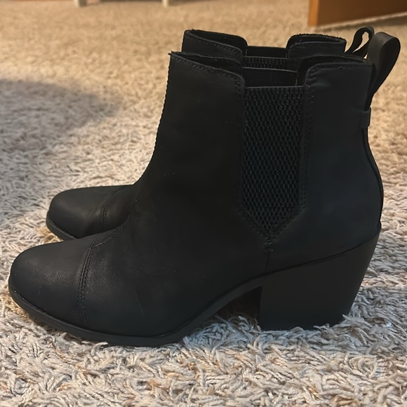 Tom’s booties - Picture 3 of 5